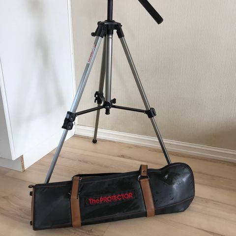 Ideal The Stabilizer tripod og The PROTECTOR bag selges