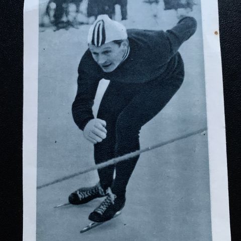 Hjalmar Andersen Falken Hjallis Skøyter Samlekort fra 1958 selges!