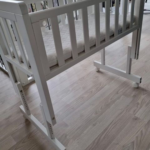 troll bedside crib