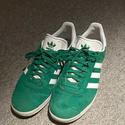 Grønne adidas gazelle str 44