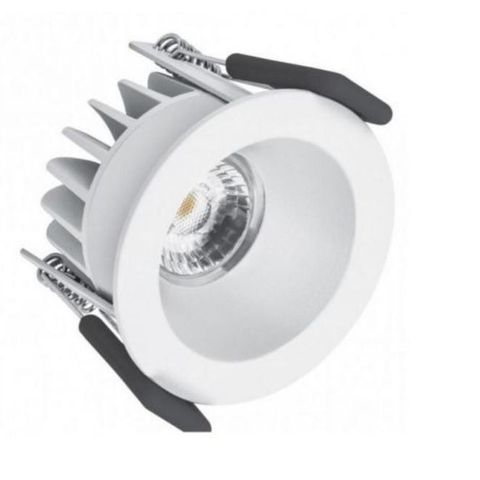 3 spotter Ledvance LED spot 7W 580lm 36D - 830 varm hvit