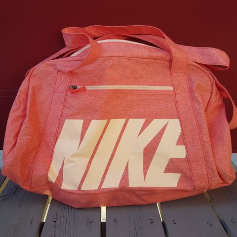 Nike bag selges