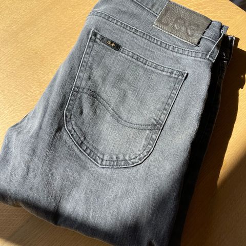Svært pent brukt jeans fra Lee str. 32/32