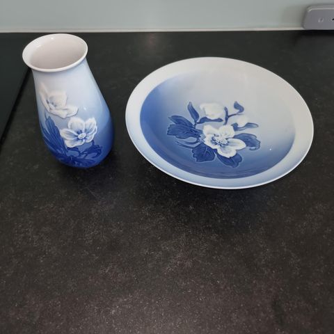 Bing&Grøndal Vase og fat i Porselen