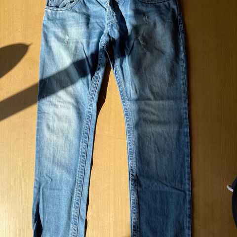 Svært lite brukt jeans fra Ricco Vero str. 32/32