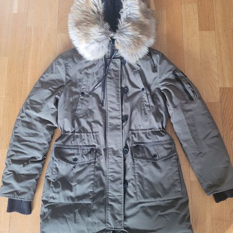 Parkas fra Calvin Klein str 36 (stor 36)