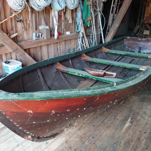 gammel trebåt