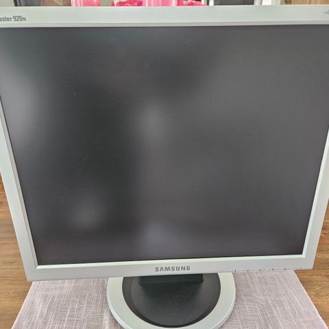 Pc skjerm 19" - Samsung Syncmaster 920N-  VGA 1280 x 1024