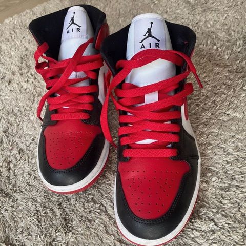 Jordan 1 MID dame strl 38