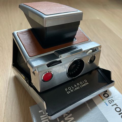 Polaroid SX-70 (picnic kit)