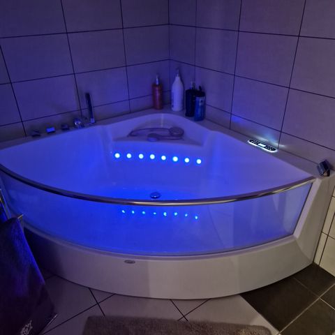 Badekar med jacuzi