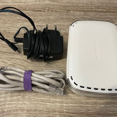 Netgear 5 port 10/100 Mbps Switch FS605