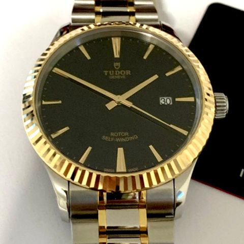 Tudor Style 41mm Klokke m. two tone-lenke i gull og rustfritt. Helt ny.