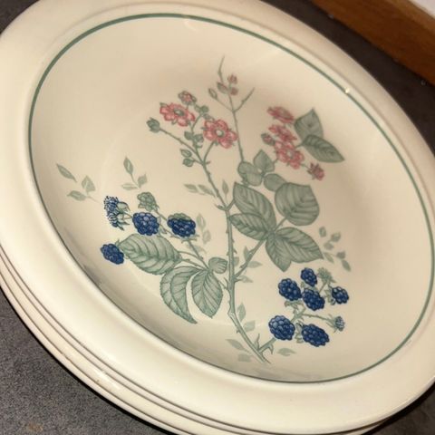 Staffordshire Tableware England Vintage 4 stk asjetter