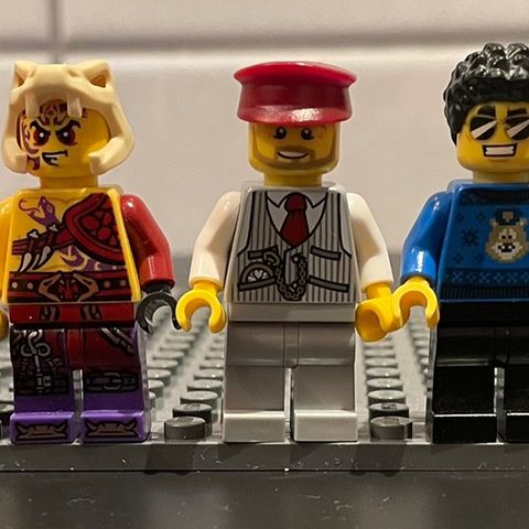 Diverse Lego minifigurer selges