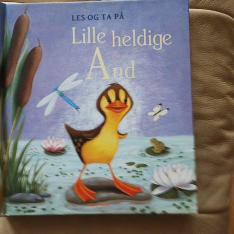 Les og ta på - lille heldige and - koselig bok for de minste