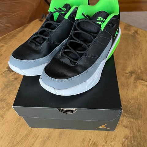 Basketsko Nike Jordan Max Aura 3 str 38.5