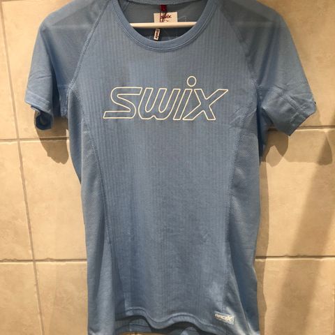 Ny og ubrukt Swix t-skjorte i str. L.  300kr.