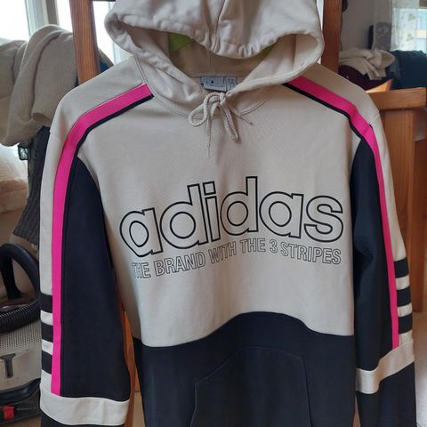 Adidas hettegenser str 32