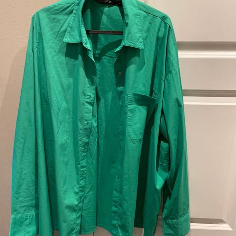 Grønn skjorte fra Bik bok, str. M