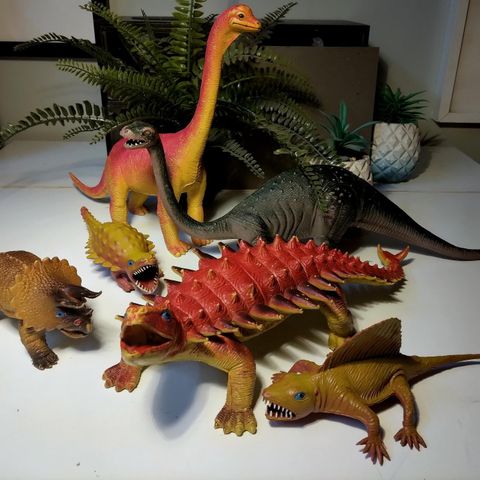 5 x vintage 1986 dinosaurs leker DORMEI. Up to 40 x 25 cm!!