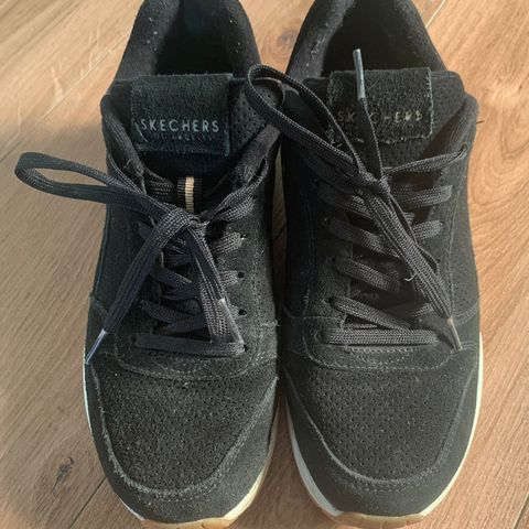 Sko fra Skechers Uno str. 37 svart