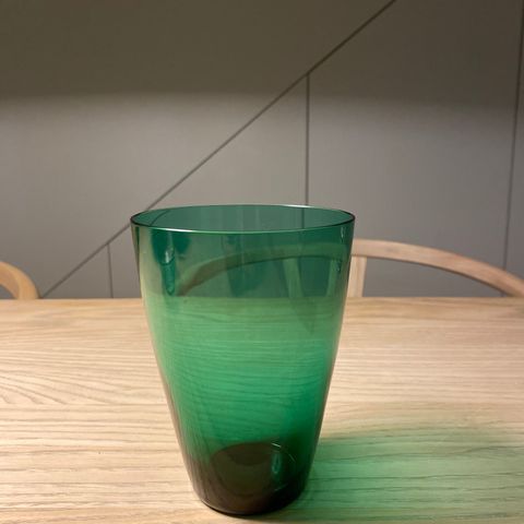 Vintage grønt glass Hadeland vase h13cm ø9,5cm