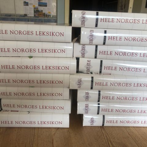 Hele Norges leksikon.