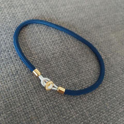 Stilig armbånd selges