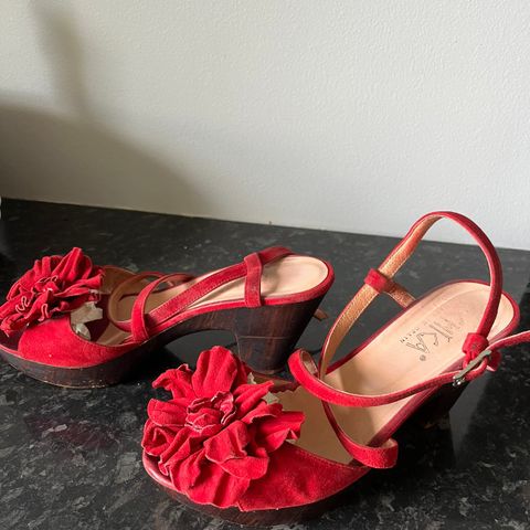 Røde sandaler fra Chica