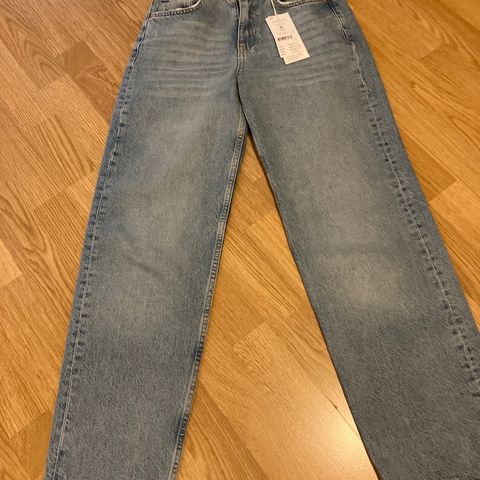 Gina tricot jeans str 32