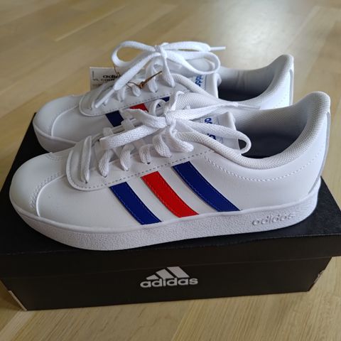 Helt ny Adidas sko med original eske