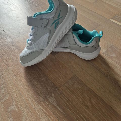 Reebok joggesko str 31.5