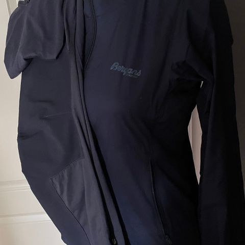 Bergans Fløien vindjakke, tights og t-shirt str XS, mørk blå ( damemodell).