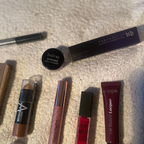 Sminke / makeup -nytt! Leppestift, concealer,  bronzer , kajal, foundation osv