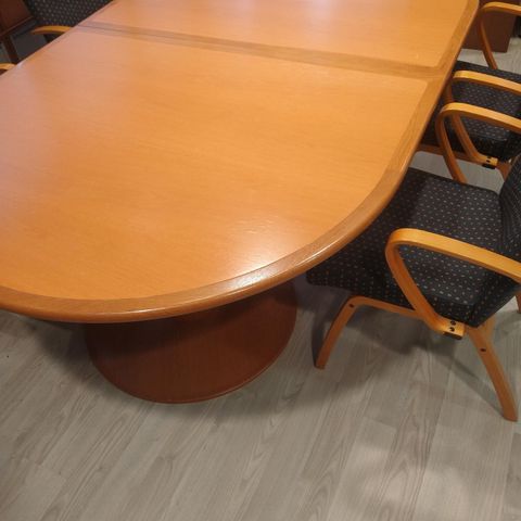 Møtebord m/tilhørende stoler (8 stk). Ny 'gi bort' pris!