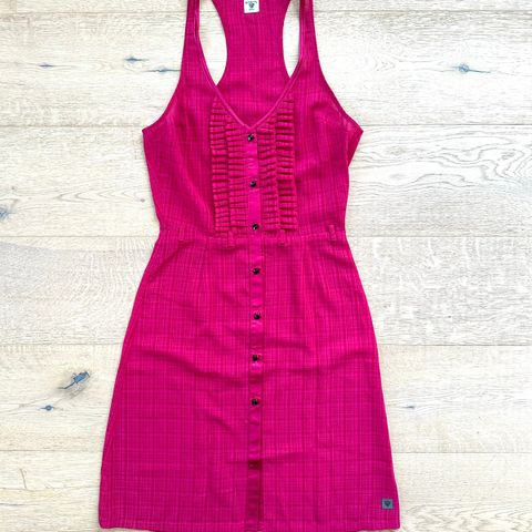 Hot pink kjole fra TIGER
