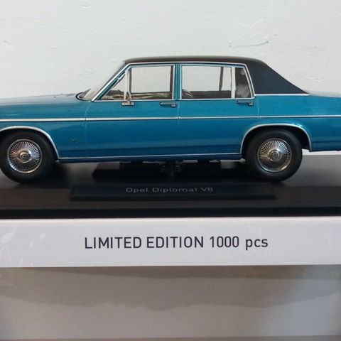 Opel Diplomat V8  blå metallic 1969 modell Norev Limited Edition skala 1:18.