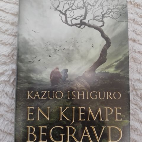 EN KJEMPE BEGRAVD - Kazuo Ishiguro