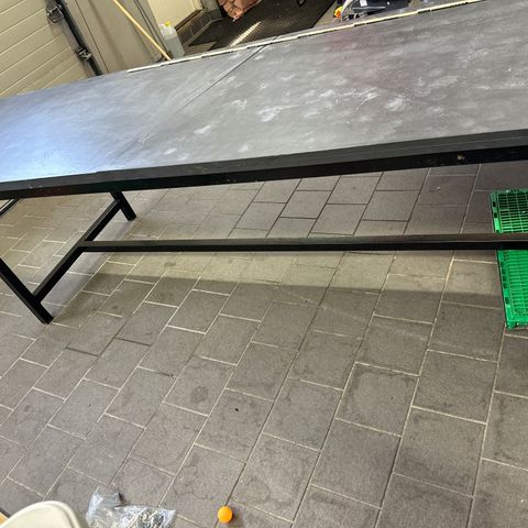 Spisebord svart betonglook