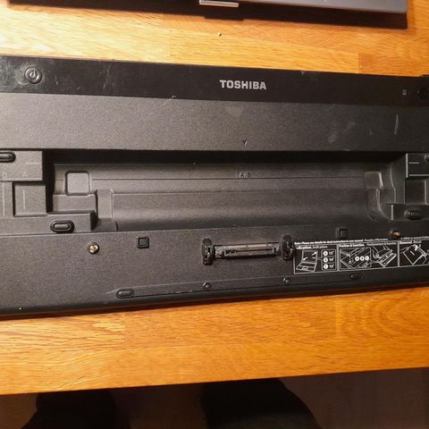 Toshiba Docking Station + 90 W power supply