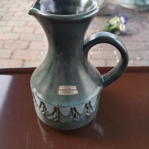 Karafell / vase i håndarbeidet keramikk