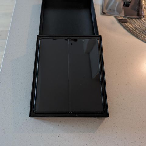 Samsung galaxy Z fold 3 med ny hoveddskjerm