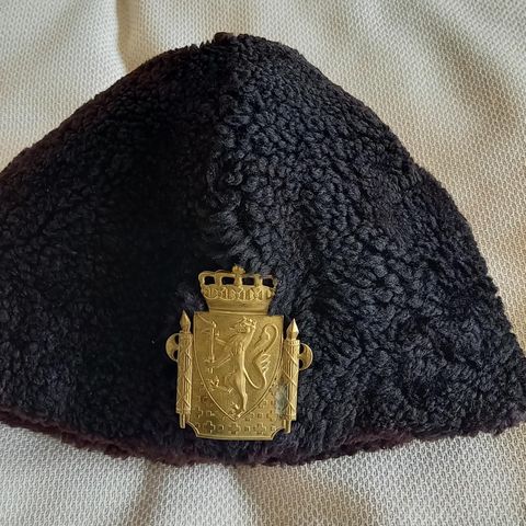 POLITIETS VINTERLUE M/1935  NORGESPAKKE  INKLUDERT I PRISEN