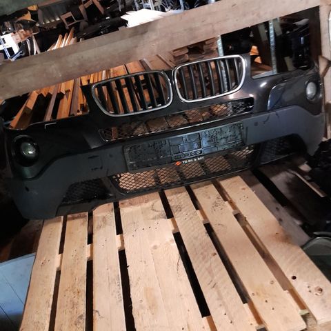 Bmw e83 x3 front fanger til salgs