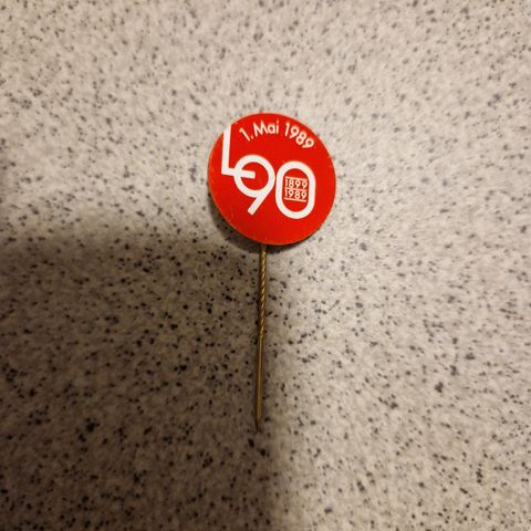 LO 1 mai 1989 pins