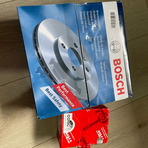 BOSCH 0 986 479 088 Bremseskive + TRW bremseklosser VWAG