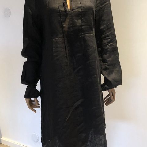 K&Us Sweden. Dress. Black. Linen.  #34.