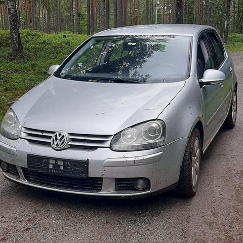 Volkswagen golf mk5 selges i deler