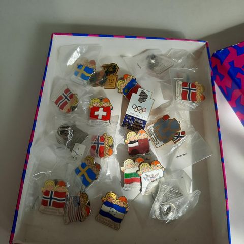 Eske fra norsk Olympisk pin klubb - Med 20 pins